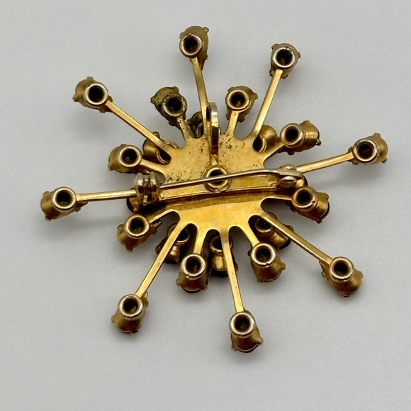 Vintage Starburst Brooch or Pendant With Faceted Prong Set Faux Garnets Unmarked - Picture 5 of 7